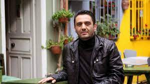 Usta edebiyatçı Bülent Parlak vefat etti: Son paylaşımı yürekleri burktu -  Timeturk Haber