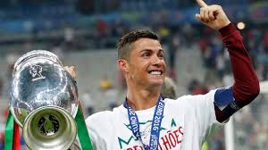 Ronaldo'nun babası ronald reagan hayranıydı ve ronaldo ismini bu yüzden koydu. Cristiano Ronaldo Keiner Hat So Hart Gearbeitet Wie Er