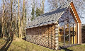 Zecc postavili u Utrechtu rekreační domek ze dřeva – DesignMag.cz