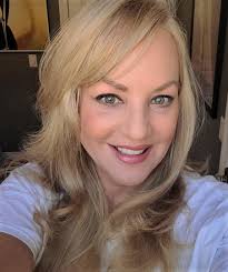 Wendi McLendon-Covey : Biography, Movies, Birthday, Age, Family, Husband,  Photos & More » Celtalks