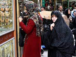 Die iranischen frauen, die jetzt offen die mullahs herausfordern, erinnern an die frauen kämpfen gegen die ayatollahs. Gleichberechtigung Irans Frauen Hoffen Auf Bessere Zeiten Archiv