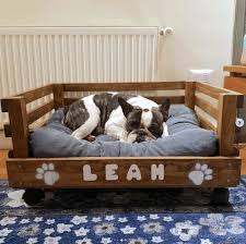 cama o sofá para perro o gato de madera