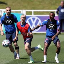 Phil foden has dyed his hair blonde ahead of england's first euro match. Raheem Sterling Reveals His Shock Reaction To Phil Foden S New Haircut Sports Illustrated Manchester City News Analysis And More