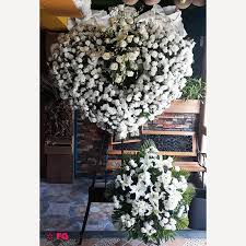Creative funeral flowers arranged in hearts can help soothe the pain and bring sympathy, compassion, and love to any funeral home. Sympathy Funeral Flower White Heart Arrangement 2 Fg Davao Flowers Gifts Delivery