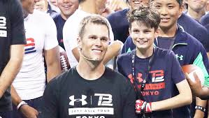 He has two other children with his brazilian supermodel wife, whom he married in 2009, gisele bündchen — benjamin, 7, and vivian, 4. Tom Brady S Son Jack Looks Identical To His Dad In New Pic Fans Say Twin Hollywood Life