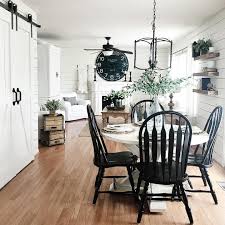 We love the modern farmhouse decor style for its blend of country style and modern comforts. Farmhouse Table With Black Chairs Novocom Top