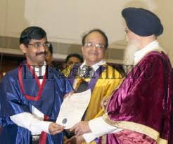 Iraianbu ias breaking news and iraianbu ias current news on dailythanthi.com. V Iraianbu Ias Secretary Tourism And Culture Tamil Nadu Government Receiving The Doctorate From Governor The Hindu Images