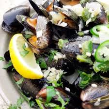 y mussels in white wine sauce