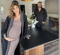 Photo : Sarah Lopez et son compagnon Gérald Martinez ont accueilli leur premier enfant ensemble, une petite fille. Instagram - Purepeople