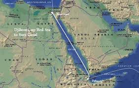 O canal tem cerca de 162 km de extensão (contando com todas as radas), 70 a 125 m de largura (à superfície, pois no leito. Canal De Suez Ecured
