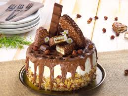 Gib nun die restliche geschmolzene „kinder schokolade als glasur über den kuchen. Kinder Maxi King Torte Leckerschmecker