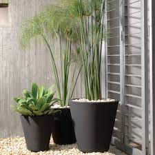 crescent garden madison round planter