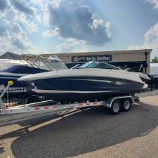 sea ray 220 sundeck outboard runabout