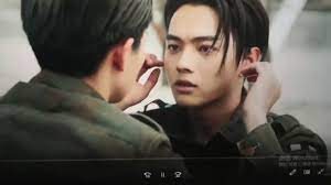 Gyz stopped the instructor and said he kissed xlc even if he didn't do it intentionally. Eng Arsenal Military Academy Deleted Scene Xie Xiang And Gu Yan Zheng Sit Up Kiss Youtube