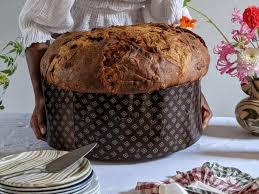 300 christmas panettone that weighs as