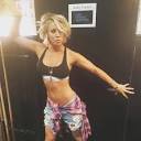 Kaley Cuoco Shows Off Her Killer Abs and Looks Super Sexy in a ...