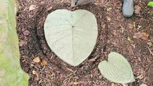 How To Make Giant Leaf Stepping Stones