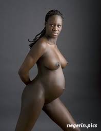 Schwarze schwangere frau nackt