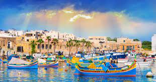 Malta má četné hezké pláže s možnostmi báječného koupání či potápění a s podmořskými jeskyněmi. Dovolena Malta 2021 Od Student Agency