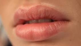 are-full-lips-more-attractive