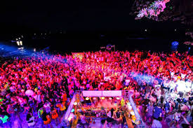 It is mostly attended by tourists. Full Moon Party Island Hopper 23 Day Trutravels