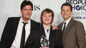 Haim said after it happened sheen became very cold and rejected him. Angus T Jones Das Geschah Mit Jake Harper Aus Two And A Half Men Intouch