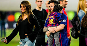 Large gallery of antonella roccuzzo pics. Antonella Roccuzzo Is Having A Good Time In Messi S Absence