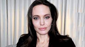 The youngster rocked a top knot while on a shopping trip with her mom and sister. Angelina Jolie Says Her 6 Kids Always Make Her Cry On Mother S Day News Block