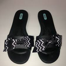 Oka B Slides With Black And White Bow