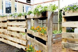 Garden Fence From Upcycled Pallets