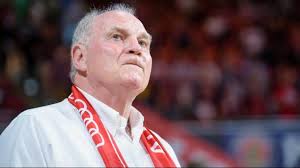 Born 5 january 1952), is the former president of german football club bayern munich and a for faster navigation, this iframe is preloading the wikiwand page for uli hoeneß. Sportjournalist Philipp Koster Uber Uli Hoeness Der Dampfkochtopf Zieht Sich Zuruck Archiv