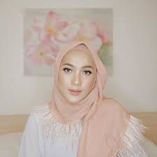 Ada juga model style hijab yang tidak memerlukan jarum pentul. 5 Tutorial Hijab Segi Empat Pesta Simple Ala Selebgram