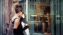 After looking into the shop's windows, she strolls home. Breakfast At Tiffany S Film Wikipedia