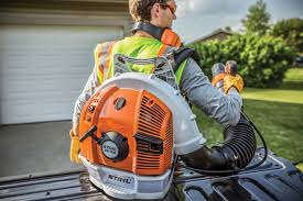 Insert the screwdriver into the air intake valve of the engine. Stihl Br 700 Backpack Blower Rental Valkyrie Rental