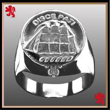 Rather than show allegiance to the chief of clan robertson many duncans have chosen to use the crest in a belt & buckle (ship under sail) said to be that of clan duncan, depicting admiral adam duncan of camperdowns crest, sadly its neither. Duncan Scottish Clan Crest Ring Gc100 Sterling Silver And Karat Gold Celtic Studio