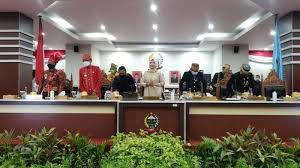 Pakaian adat sulawesi selatan baju pokko. Gubernur Sulsel Pakai Baju Adat Toraja Wagub Adat Makassar Ketua Dprd Baju Bodo Tribun Timur