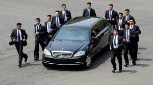 La curiosa protección de los guardaespaldas de Kim Jong-un cuando viaja en  coche | Marca.com