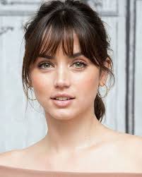 A chic face framing alternative for those looking for a manageable hairstyle wig that needs minimal styling soft flattering bangs easy to manage for everyone. 20 Bangs For Oval Face Creative Looks For 2021 Styledope