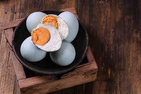 Dalam video ini saya ingin menunjukkkan cara bagaimana saya membuat telur masin menggunakan telur ayam. Apakah Telur Asin Bisa Busuk Begini Cara Simpan Yang Baik