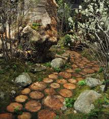 Diy Walkway Of Wood Slices Shelterness