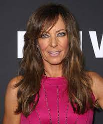 Allison janney debuts her new hairdo with her natural hair! Allison Janney Hairstyles Hair Cuts And Colors