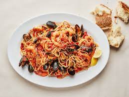 seafood spaghetti with mussels and