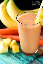 golden detox smoothie loaded with