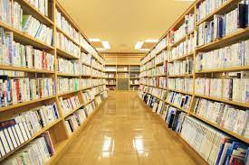 売れる書店は棚にこだわる！内装と陳列方法、本棚選びのポイント | 壁面収納・本棚 OSAMARU（オサマル）