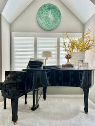 how to decorate the top of a piano