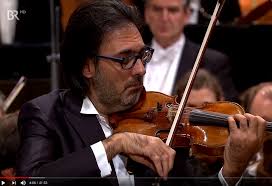 Check what parts of the bow are in contact with the hand. This Is Kavakos Playing Shostakovich 1 This Bow Hold Is Everything My Teachers Said To Avoid At All Costs But Apparently It S A Thing Is It A Legit Bow Hold Or Is