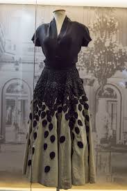La increíble vida de Eva Perón en 13 vestidos - Infobae