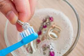 how to clean a diamond ring so it