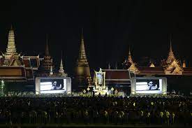 คนไทยทุกหมู่เหล่าร่วมจุดเทียนน้อมรำลึกร.9เนื่องในวันคล้ายวันสวรรคต -  โพสต์ทูเดย์ สังคมทั่วไป