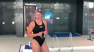Katinka hosszú (hun) sets the women's 100m backstroke world record with a time of 0:55. Hosszu Katinka Uj Projektbe Vag Videon Uzent Infostart Hu